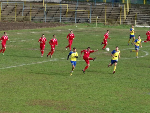Розите се върнаха от 2 гола пасив, но паднаха в Пловдив