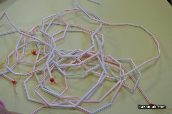 Коледа завладява децата в ОБ “Искра“  