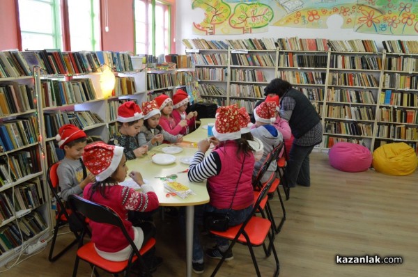 Коледа завладява децата в ОБ “Искра“  