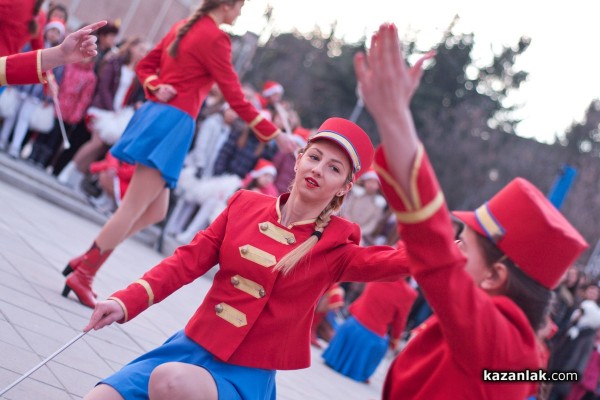 Запалване на коледната елха