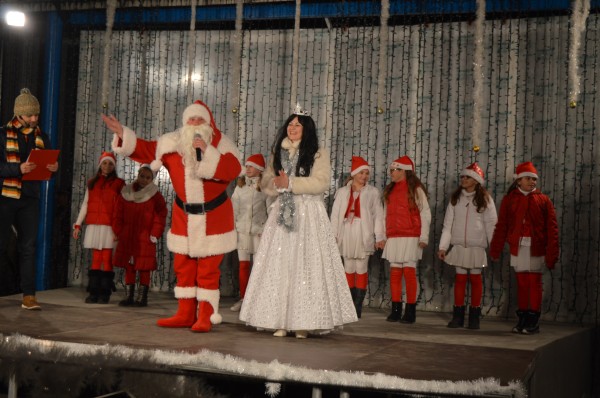 Коледен Казанлък грее с над 800 хил. светлини, радваме се и на ледена пързалка