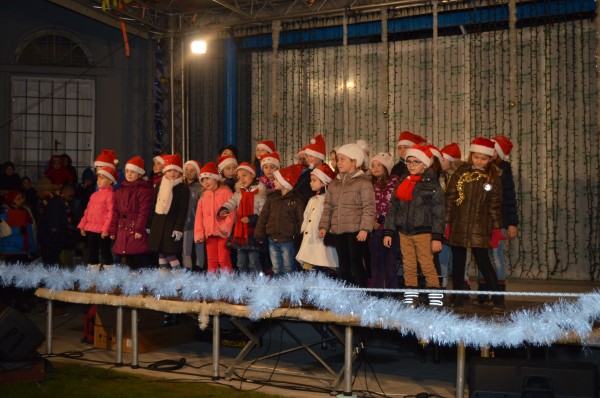 Коледен Казанлък грее с над 800 хил. светлини, радваме се и на ледена пързалка