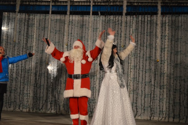 Коледен Казанлък грее с над 800 хил. светлини, радваме се и на ледена пързалка / Новини от Казанлък