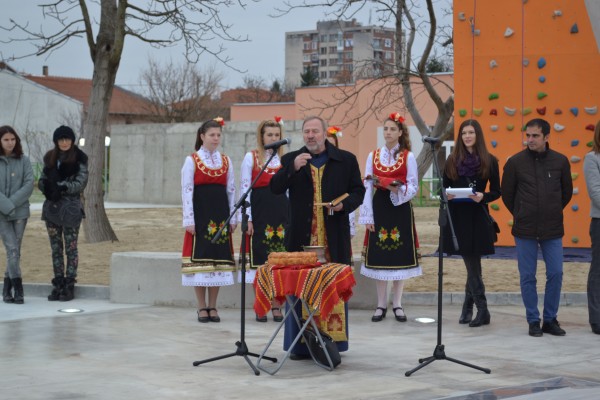 Министър Красен Кралев и Кметът на Казанлък откриха площадка за екстремни спортове в града