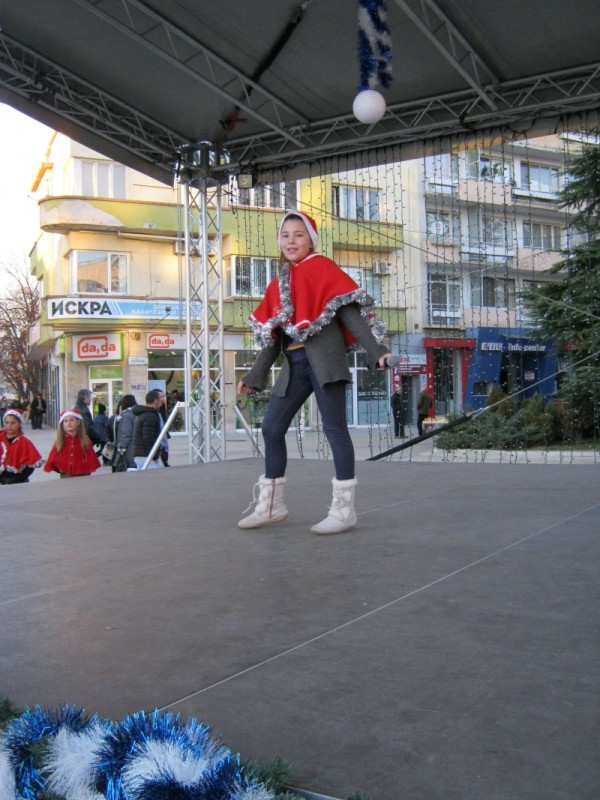 Коледни продукции на НЧ „Възродена Искра - 2000”