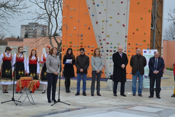 Министър Красен Кралев и Кметът на Казанлък откриха площадка за екстремни спортове в града