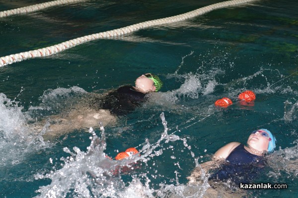 Коледен турнир по плуване събра над 100 деца от Казанлък