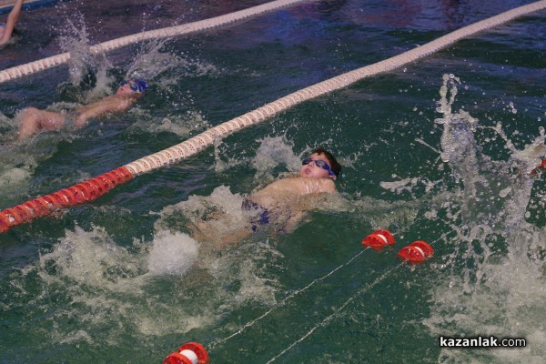 Коледен турнир по плуване събра над 100 деца от Казанлък / Новини от Казанлък