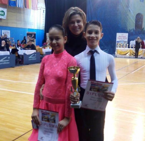 Три златни медала на турнир в Словения спечели танцова двойка с казанлъшко участие