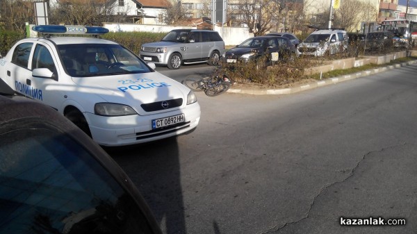 Възрастен колоездач е с комоцио след катастрофа