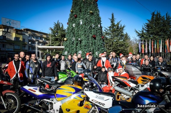 Мотористи с костюми на Дядо Коледа ще раздават подаръци в центъра на Казанлък