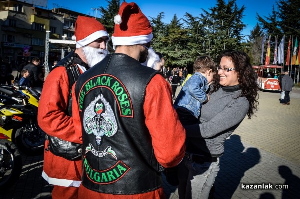 Мотористи с костюми на Дядо Коледа ще раздават подаръци в центъра на Казанлък