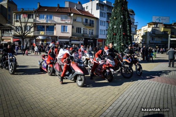 Мотористи с костюми на Дядо Коледа ще раздават подаръци в центъра на Казанлък