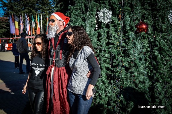 Мотористи с костюми на Дядо Коледа ще раздават подаръци в центъра на Казанлък