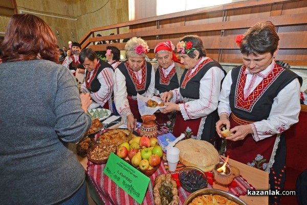Коледна трапеза събра представители на читалищата в община Казанлък /Видео/