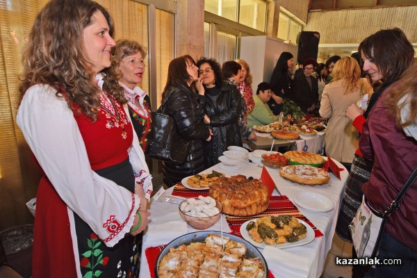 Коледна трапеза в Община Казанлък