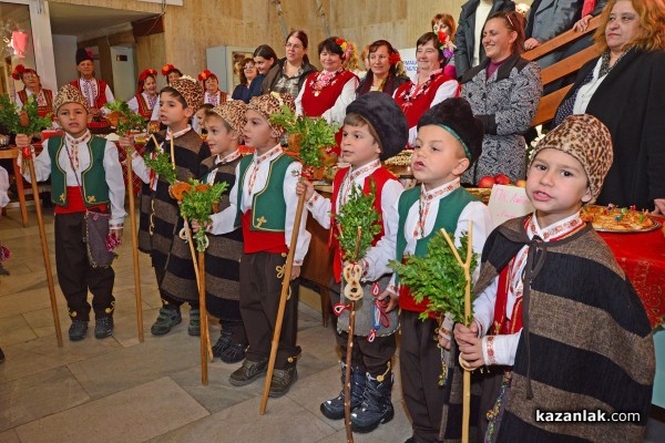 Коледна трапеза събра представители на читалищата в община Казанлък /Видео/