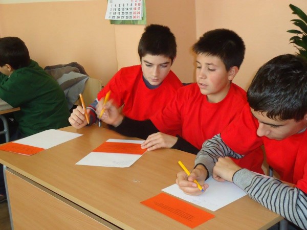 Коледно състезание по математика в ПГ „Иван Хаджиенов” / Новини от Казанлък