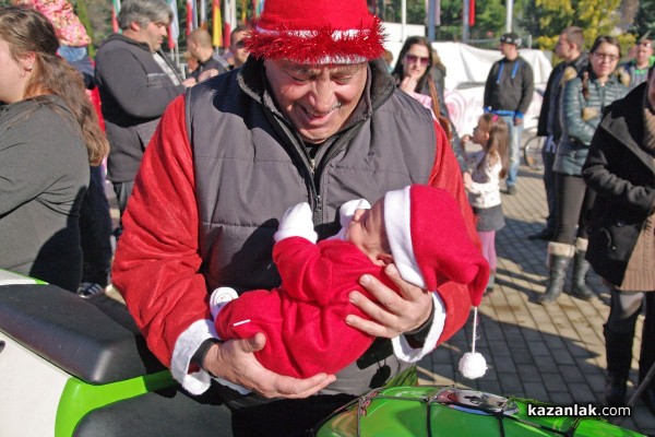 Мотористите повдигнаха коледното настроение на казанлъчани /Видео/