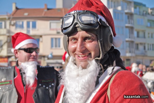 Мотористите повдигнаха коледното настроение на казанлъчани /Видео/