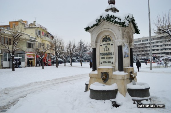  В първия работен ден Казанлък се събуди с 13-сантиметрова снежна покривка