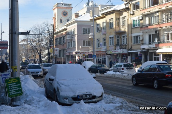 Грабвайте греблата! - някой се изкряска