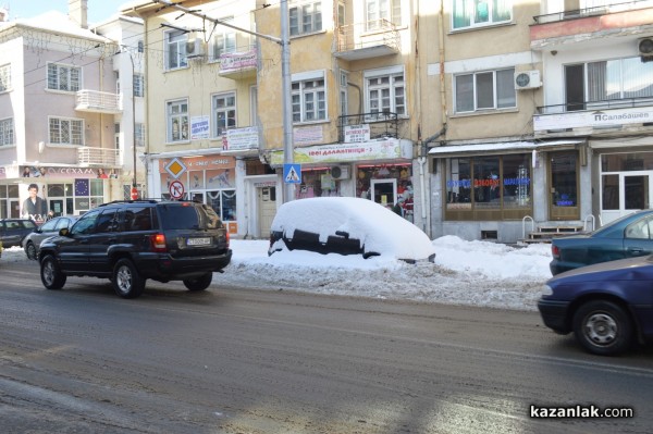 Грабвайте греблата! - някой се изкряска