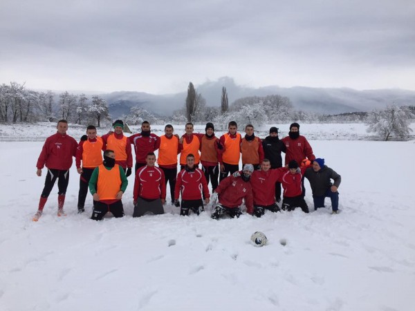  Фитнес и футболни занимания на сняг за „Розова долина“