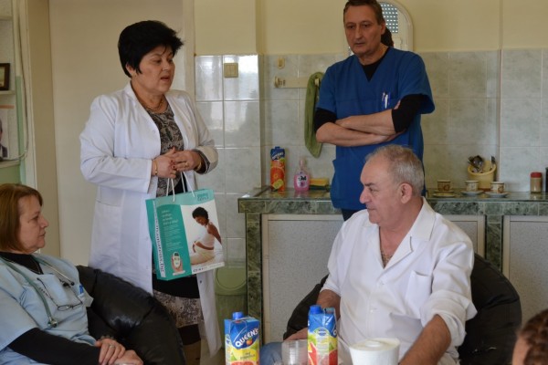 Кметът на Община Казанлък дари компютър на АГ-отделението към МБАЛ „Проф. д-р Христо Стамболски“