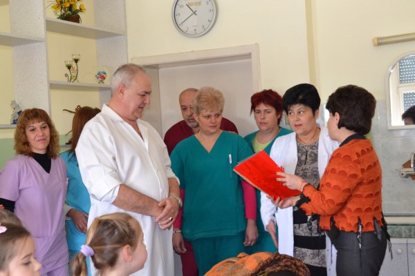 Кметът на Община Казанлък дари компютър на АГ-отделението към МБАЛ „Проф. д-р Христо Стамболски“