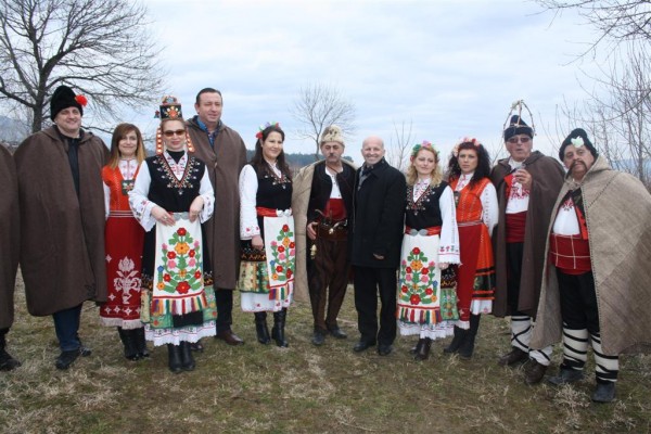 В Мъглиж зарязаха лозите днес