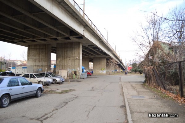 Мъж се самоуби, след като скочи от надлеза за Арсенал