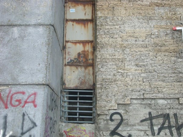 Табели „Внимание! Влизането забранено!“ бяха поставени на паметника на връх Бузлуджа