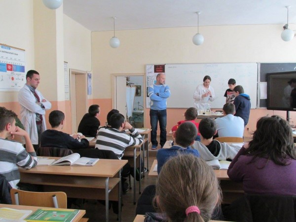 Ученици на ПГ „Иван Хаджиенов” с награда от конкурс „Студент за един ден”