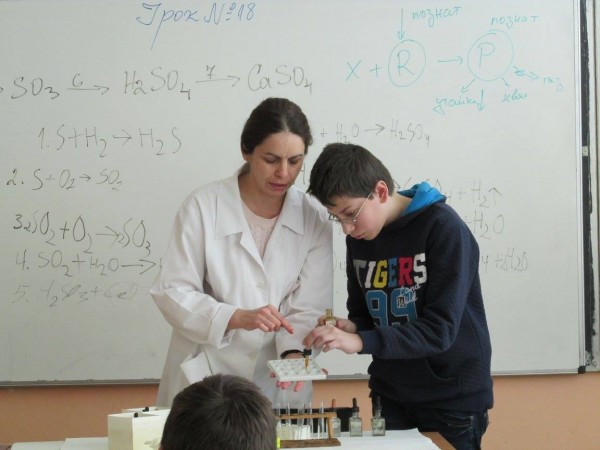 Ученици на ПГ „Иван Хаджиенов” с награда от конкурс „Студент за един ден”