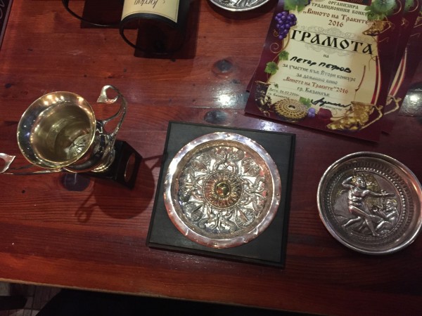 Конкурс  „Виното на траките“ отличи най-добрите казанлъшки домашни червени вина