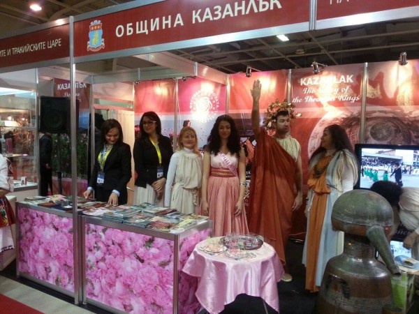 Град Казанлък представи възстановката „По пътя на траките“ в първия ден от туристическа борса „Ваканция СПА & Експо“