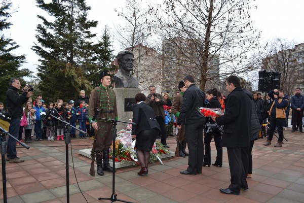 Град Казанлък отбеляза 143 години от обесването на Васил Левски