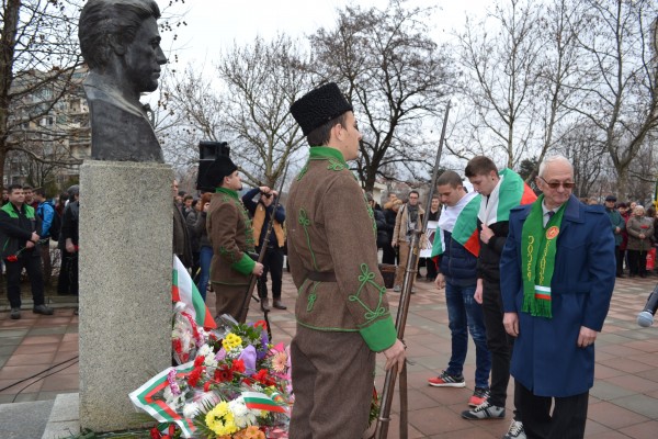 Град Казанлък отбеляза 143 години от обесването на Васил Левски