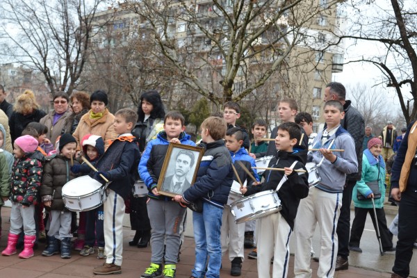 Град Казанлък отбеляза 143 години от обесването на Васил Левски