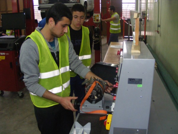 Състезание за млади автомонтьори и водачи проведе ПГТТМ 