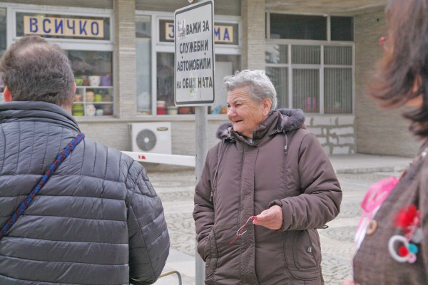 Центровете за възрастни и деца с увреждания дариха казанлъчани с мартеници и усмивки