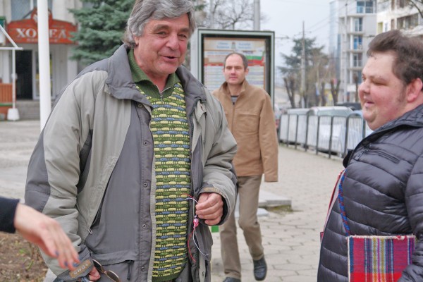 Центровете за възрастни и деца с увреждания дариха казанлъчани с мартеници и усмивки