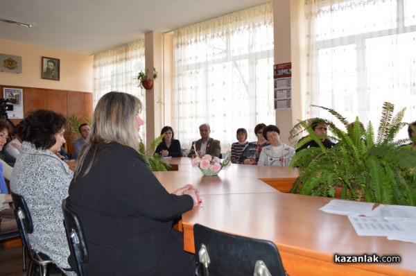 Учениците в ПГ „Иван Хаджиенов“ получават възнаграждения и практически опит чрез дуалното обучение
