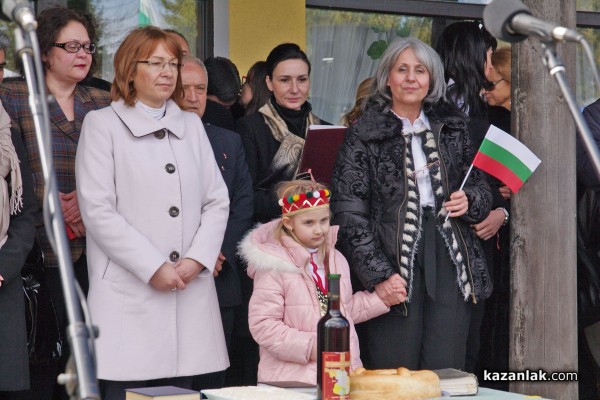 Празненствата на връх Шипка: Силни слова, хиляди патриоти и инциденти /Видео/