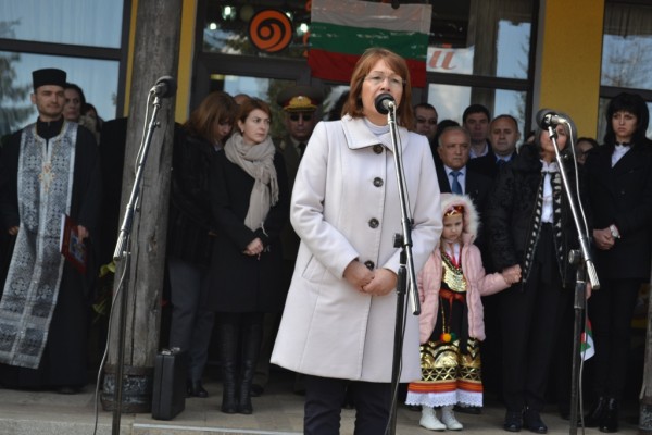 Галина Стоянова: Никога не трябва да забравяме, че нашето освобождение е кървавото измерение на нашето национално достойнство / Новини от Казанлък