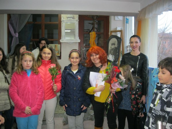 В навечерието на 8-ми март в галерия „Ателието“ показаха „Българските мадони“ / Новини от Казанлък