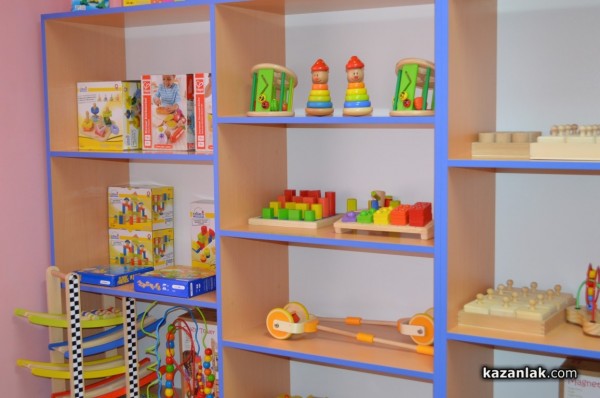 Сензорна стая и „Библиотека на играчките” бяха открити днес в Казанлък