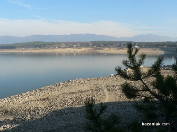Рибари от цялата страна се събират на язовир Копринка, за да обсъдят проблемите с бракониерството / Новини от Казанлък