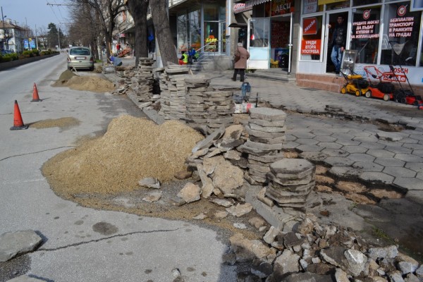 Община Казанлък стартира дейности по облагородяване на градската среда и подготовка за пролетния сезон